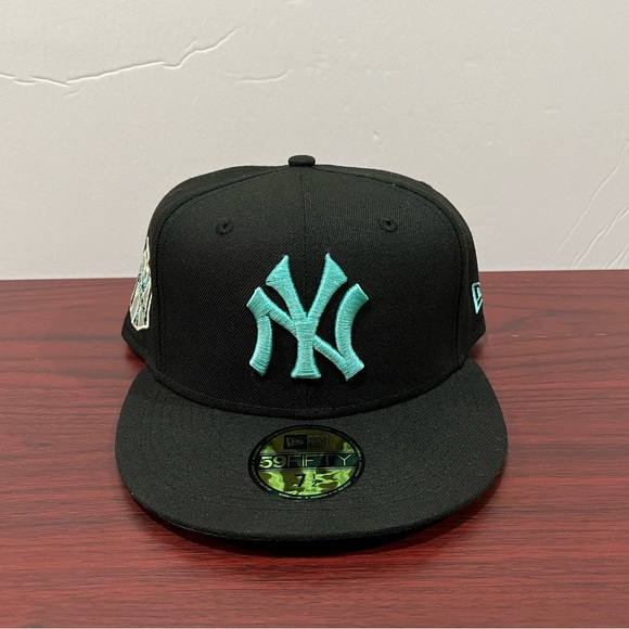 New Era, 59Fifty Fitted Hat, New York Yankees, Black & Green - Picture 1 of 10